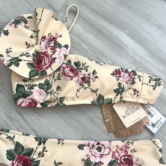 NWT,2Pc Bikini Set,Antonio Melani,Floral hipster Rosette,Statement Suit,Size Med - Picture 7 of 14